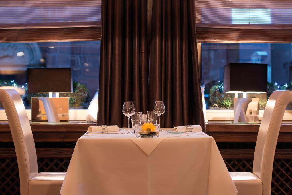 Hotel Restaurant "Le Strasbourg" Bitche Buitenkant foto