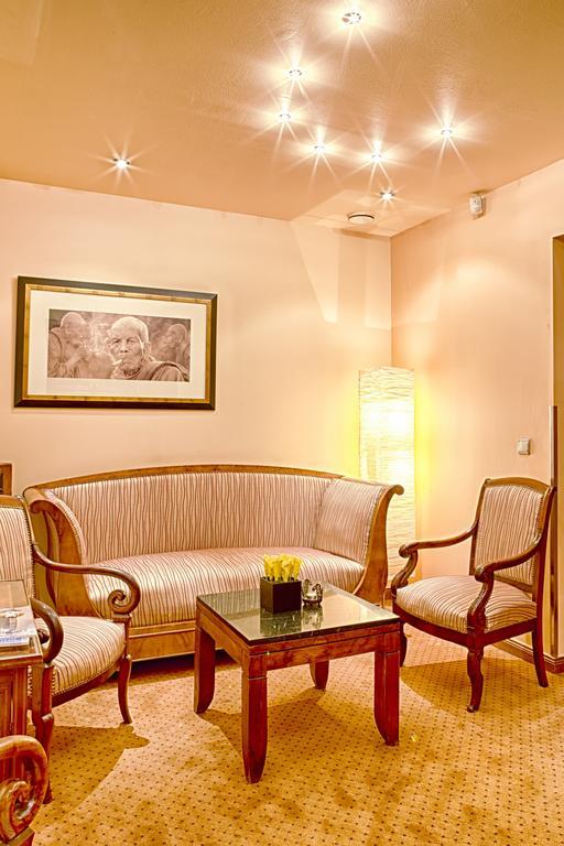Hotel Restaurant "Le Strasbourg" Bitche Kamer foto