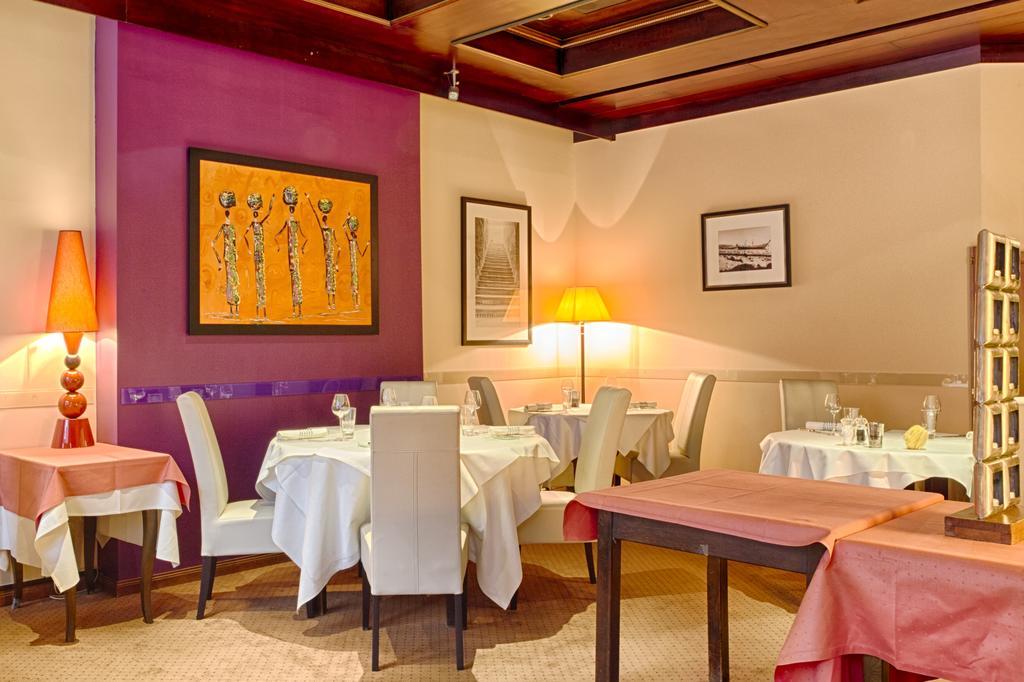 Hotel Restaurant "Le Strasbourg" Bitche Buitenkant foto